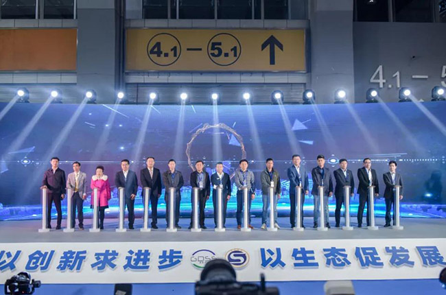 ���������L��ϯ�F(xi��n)�������c���Ӄxʽ