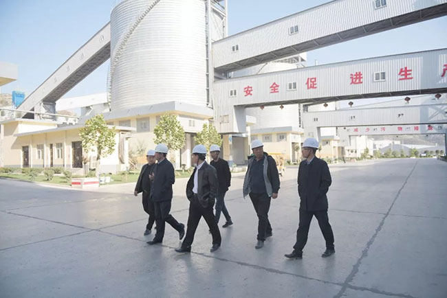 �F���~�ʭh(hu��n)���־��L������һ���W�R���u���������{��