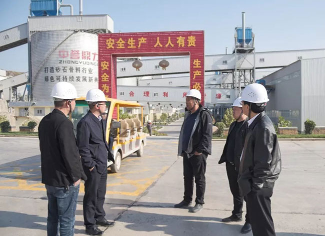 �F���~�ʭh(hu��n)���־��L������һ���W�R���u���������{��