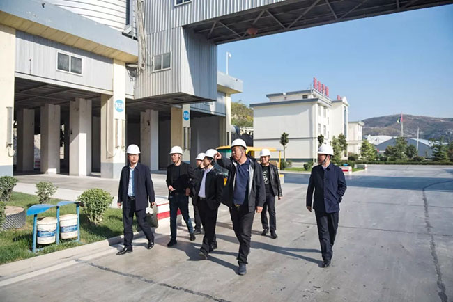 �F���~�ʭh(hu��n)���־��L������һ���W�R���u���������{��