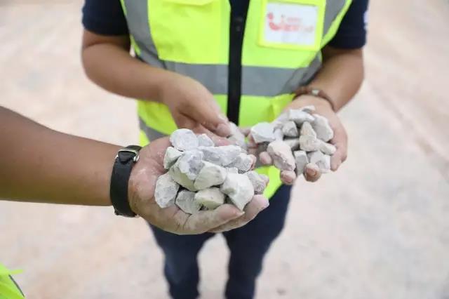 �ۺ���ՈF꠬F���鿴ʯ��Ʒ�|