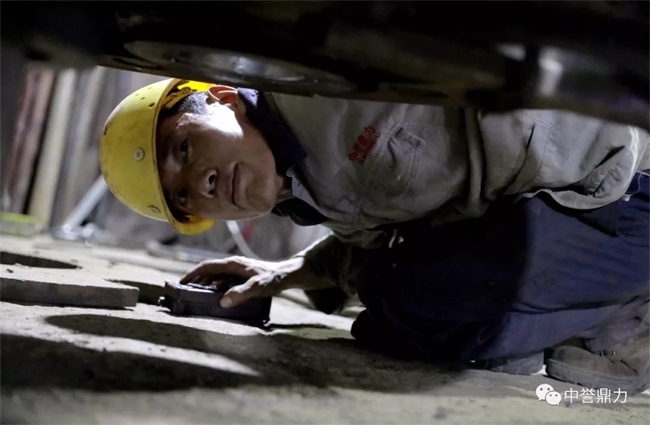 �����F��